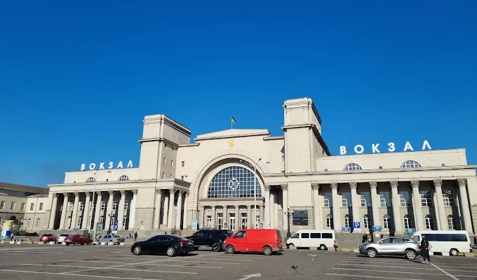 Залізничний вокзал Дніпро: адреса, контакти та графік роботи
